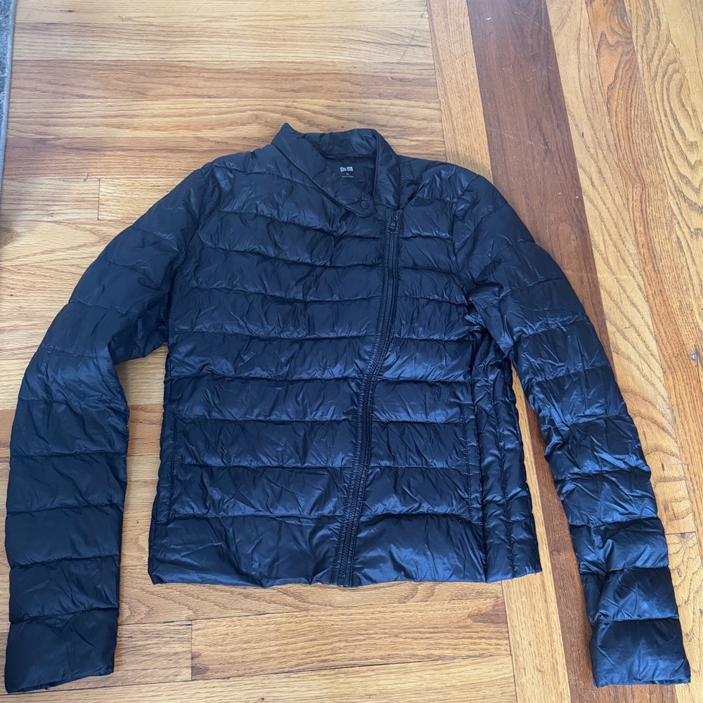 Cross zip black Uniqlo short down jacket, great condition